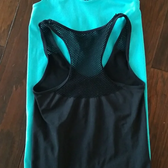 Pair of Aero sport tanks - Picture 3 of 5